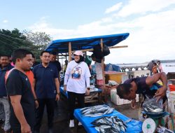 Paslon TSM-MO Disambut Antusias Pedagang Pasar Lakessi