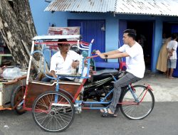 Tulus dan Merakyat, ANH Sapa Tukang Becak