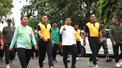 Tasming Hamid Lepas Peserta Jalan Santai
