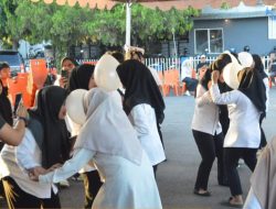 PAM Tirta Karajae Joget Balon Meriahkan HUT RI 