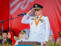 Wakil Bupati Pimpinan Upacara Penurunan Bendera 