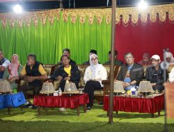 Bupati Barru Ikut Mappadendang Bersma Warga  