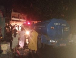 PAM Tirta Karajae Suplai Air Damkar Padamkan Kobaran Api