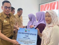 Pemkab Lampung Selatan Serahkan Hibah Mesin Produksi 