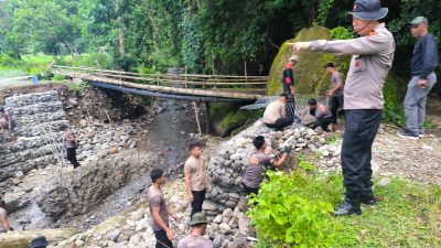 Kompol Ramli Kunjungi Lokasi Pembangunan Jembatan 