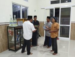 Dwi Riyanto Bagi Buku Jelang Ramadhan di Dapilnya