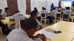 Bangun Fondasi Sepak Bola NTT, Julie Laiskodat Dorong Sertifikasi Pelatih Lisensi D di Ngada