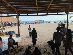 Ribuan Wisatawan Padati Pantai Senaya Beach