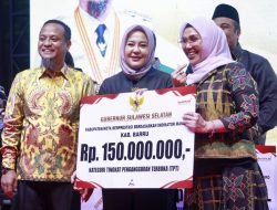 Bupati Barru Terima Penghargaan dari Gubernur