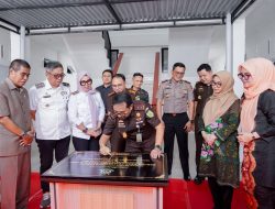 Pemkab Serahkan Hibah Mes Untuk Kejari