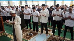 Bupati Egi dan Ratusan Jemaah di Kalianda Gelar Salat Gaib untuk Korban Tragedi KAI