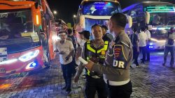 Pengawalan Ketat Massa Buruh Lampung ke Monas
