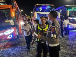 Pengawalan Ketat Massa Buruh Lampung ke Monas