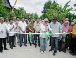 Bupati Resmikan Proyek Jalan Beton Passedde