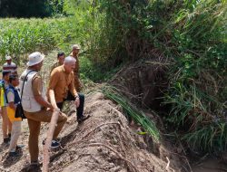 Tinjau Lokasi Abrasi Bupati Irwan Harap Penanganan Serius