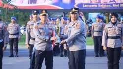 Kapolda Lampung Berikan Penghargaan kepada Personel Berprestasi