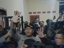 Polisi dan Brimob Evakuasi Dua Terduga Pelaku Curat
