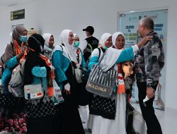 Tepati Janji Bupati Pinrang Jemput Langsung Jemaah Haji Kloter 8 di Bandara Pukul 4 Subuh