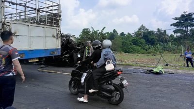Truk Fuso Tabrak Box Dua Orang Meninggal Dunia