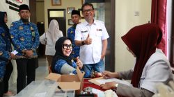 Bupati Ikut Donor Darah di Markas PMI