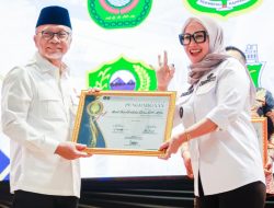 Bupati Terima Penghargaan Bidang Pangan