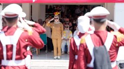 Bupati Sapa Peserta Lomba Gerak Jalan