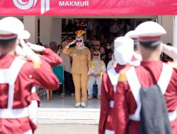 Bupati Sapa Peserta Lomba Gerak Jalan