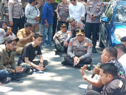 Kapolres Pinrang Duduk Bersama Peserta Aksi Dengar Aspirasi Massa