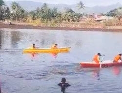 Lomba Tarik Perahu Semarak HUT RI di Desa Baru Pute
