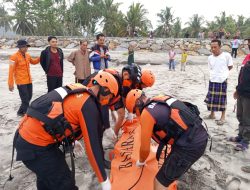 Polres Pesisir Barat Evakuasi Jenazah Yang Mengapung