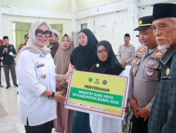 Bupati Serahkan Insentif Guru MDTA