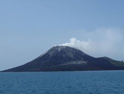 Status Gunung Anak Krakatau Naik ke Siaga