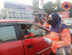 Pemkab Pinrang Bagikan Masker Kepada Pengguna Jalan