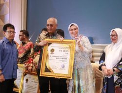 Bupati Dapat Penghargaan PWI Award
