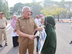 Bupati Serahkan Bantuan Program PPSE